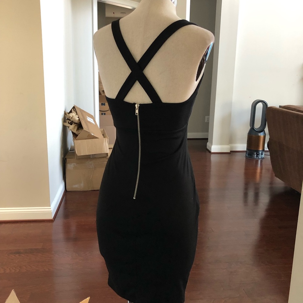 BEAUTIFUL LITTLE BLACK DRESS - Picture 2 of 8